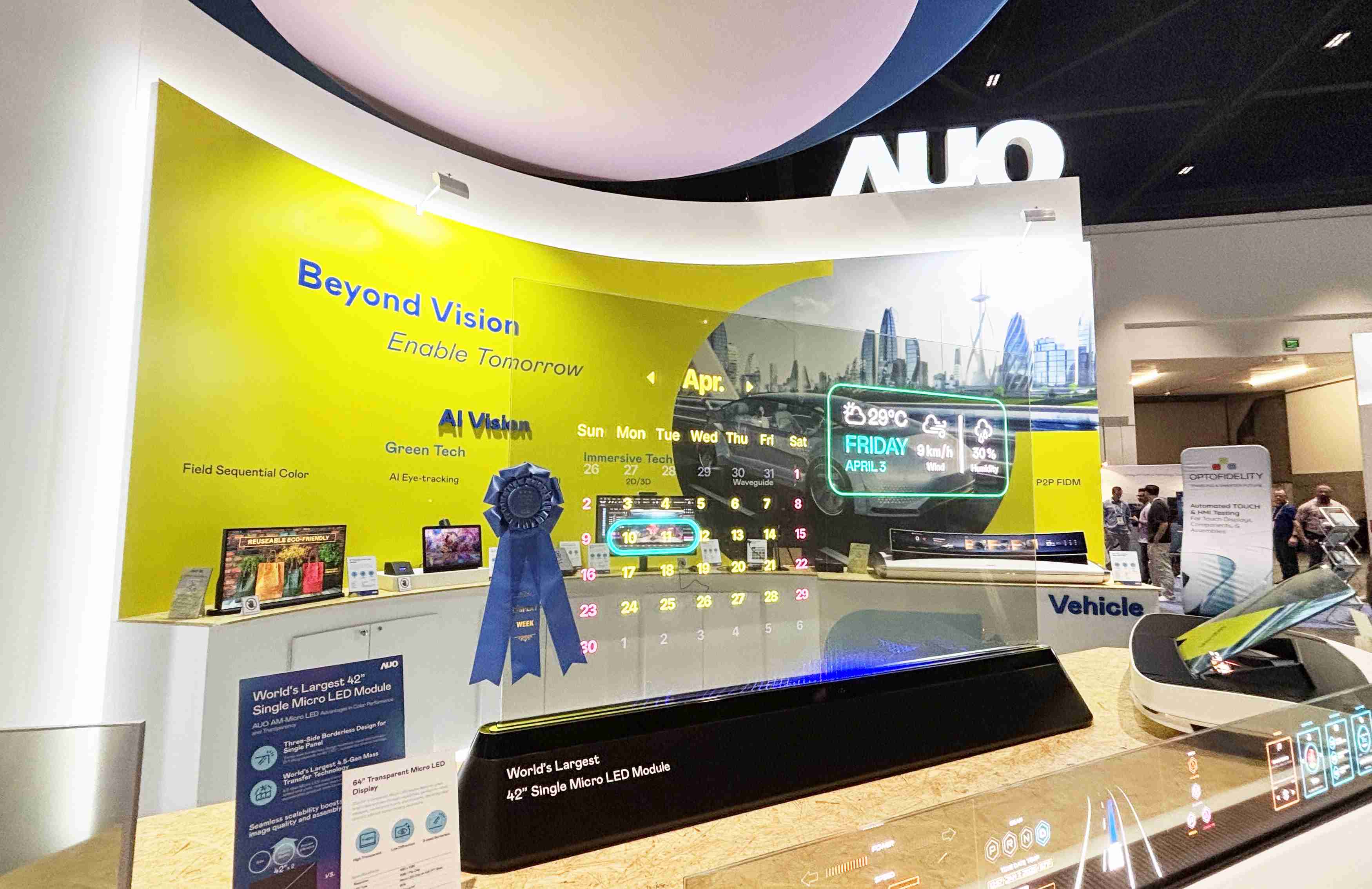 JDB电子64吋透明Micro LED显示器获〝最佳Micro LED技术应用奖〞，，，，其绝妙的透明穿透特性，，，，同时具备1,000 nits的高亮度表现，，，，并透过精细的无缝拼接延伸，，，可依需求灵活应用于多元场域，，展现出Micro LED显示技术划时空的无限潜力